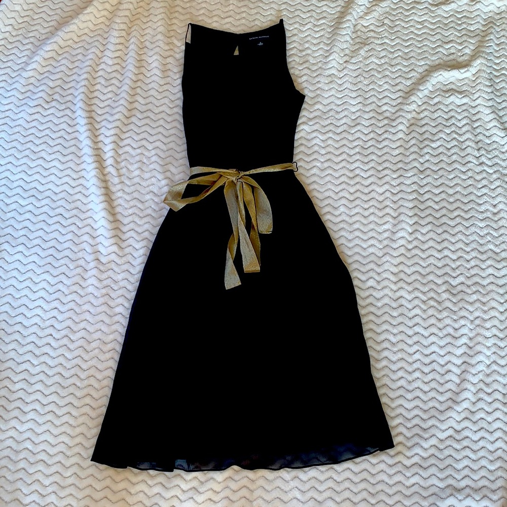 Black Silk Banana Republic Dress with Gold Belt🎗